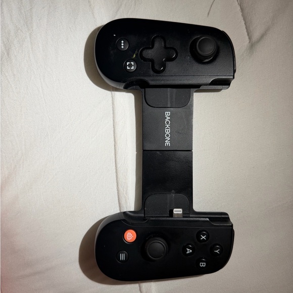 Backbone Gaming Controller - Picture 2 of 2